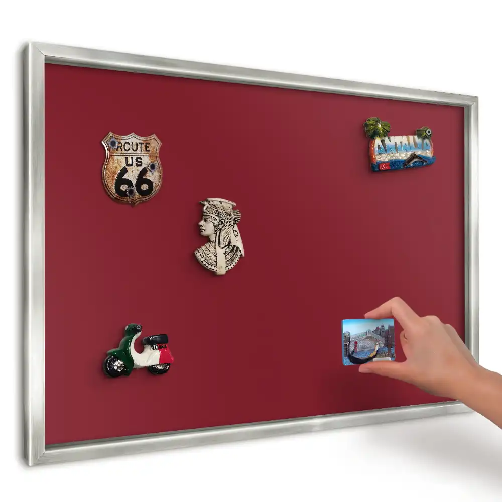 Magnetická tabuľa na suveníry z ciest v elegantnom bordovom minimalistickom vyhotovení