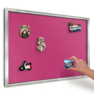 Magnetická tabuľa na suveníry z ciest v sýtej fuchsiovej farbe