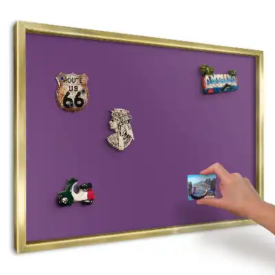 Moderná minimalistická magnetická tabuľa na suveníry z ciest vo fialovej farbe