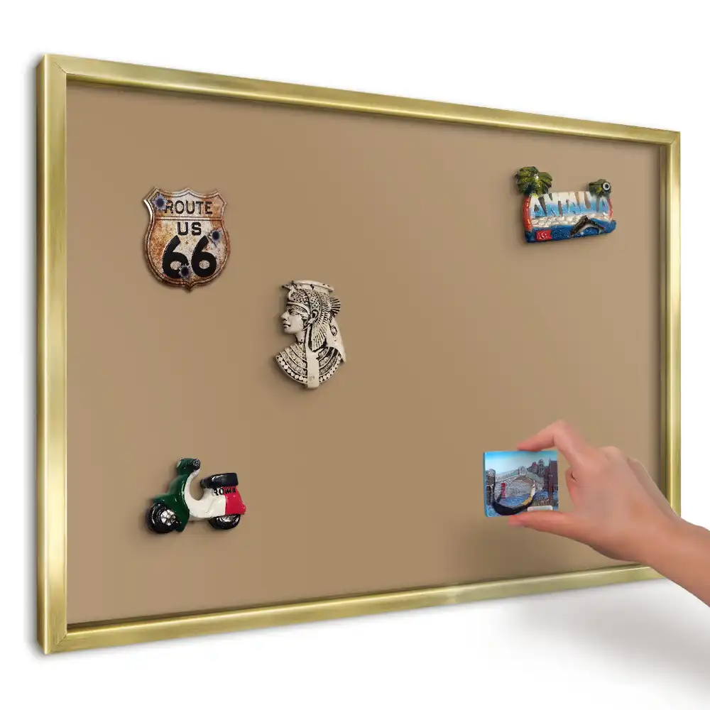 Magnetická tabuľa na magnetky v žiarivo oranžovom minimalistickom vyhotovení