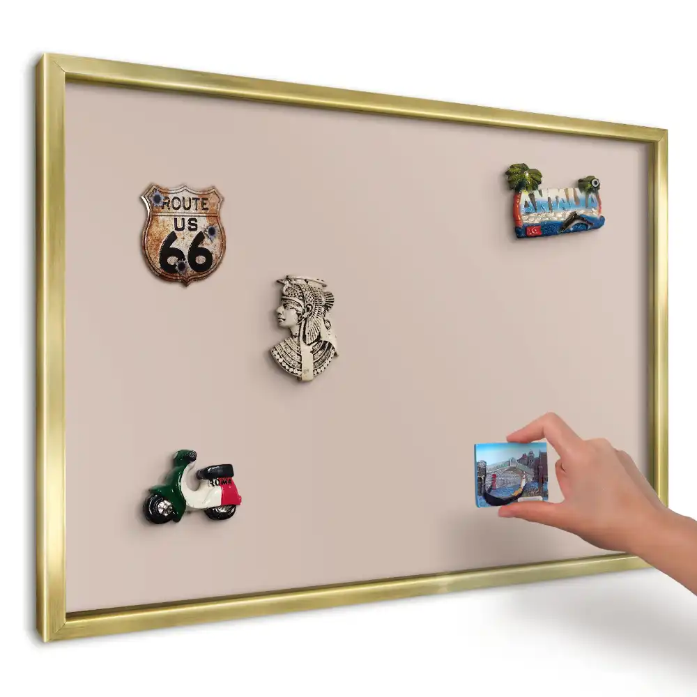 Magnetická tabuľa na suveníry z ciest v béžovom minimalistickom štýle