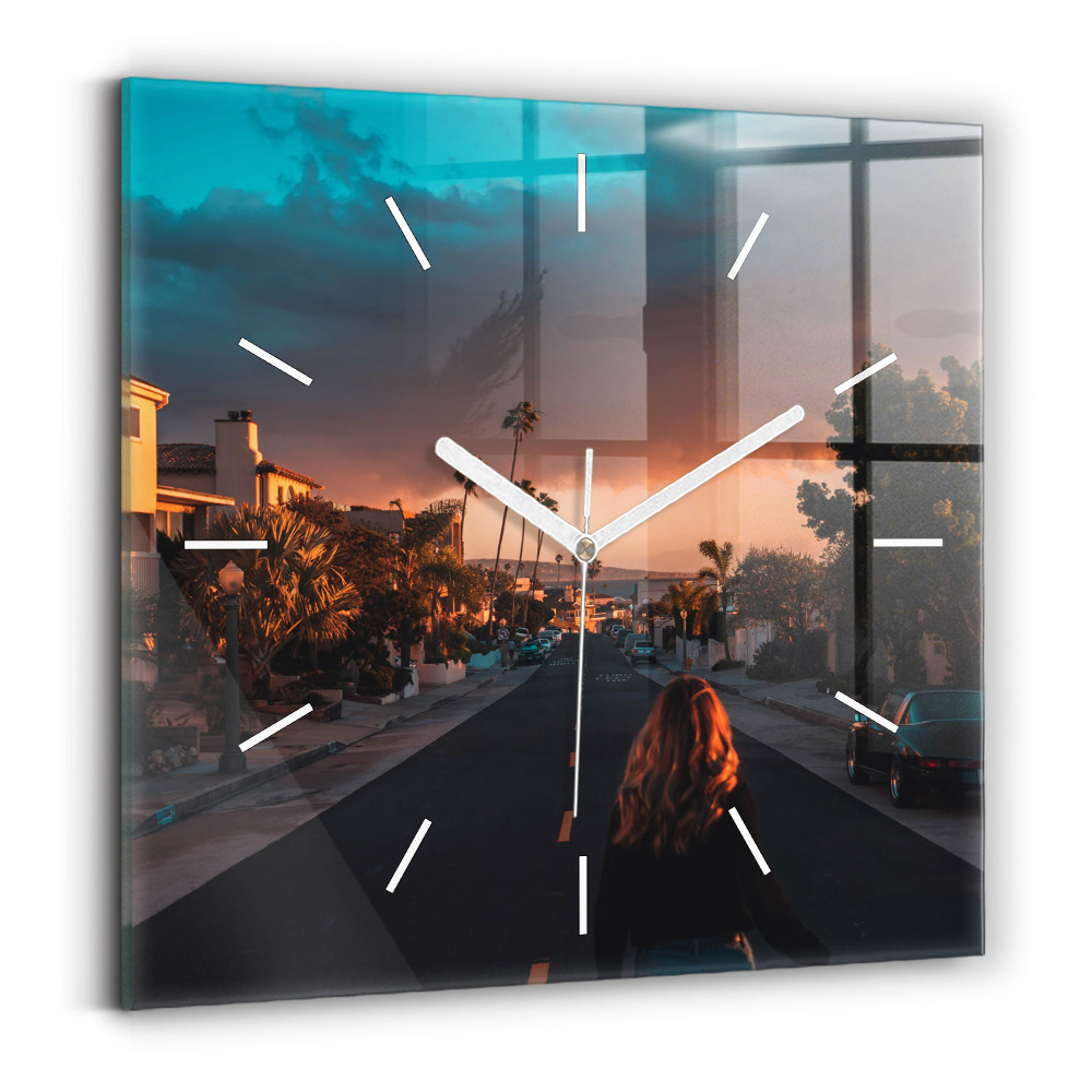 Štvorcové sklenené hodiny Žena na ceste