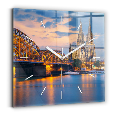 Štvorcové hodiny Pohľad na radnicu